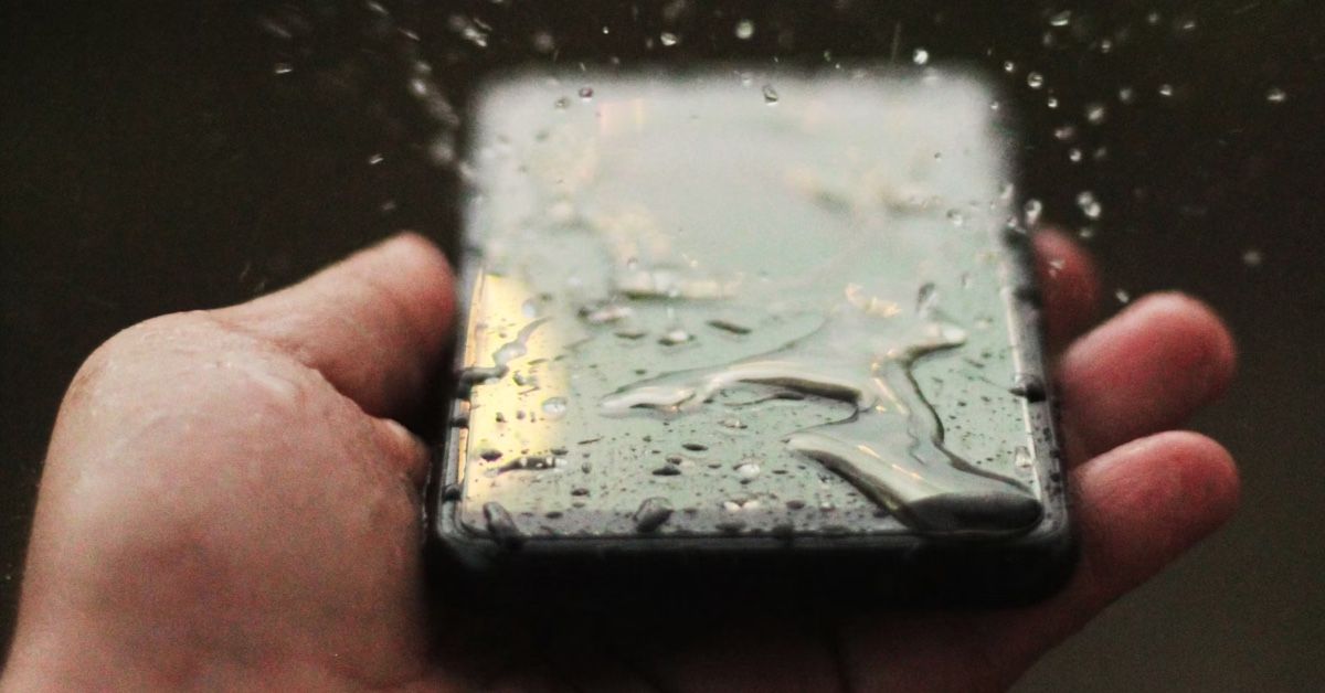 How to remove water from iPhone speakers