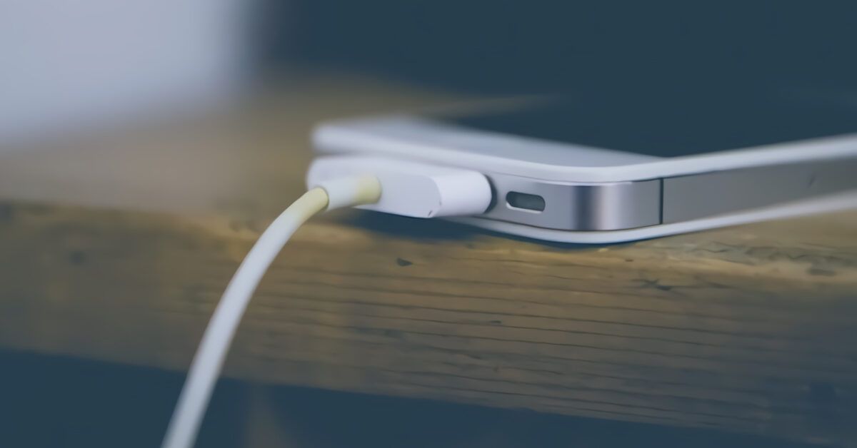 iPhone charging guide covering various methods
