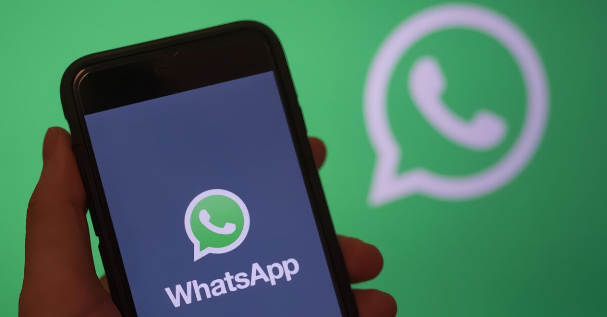 User viewing last access information on WhatsApp.