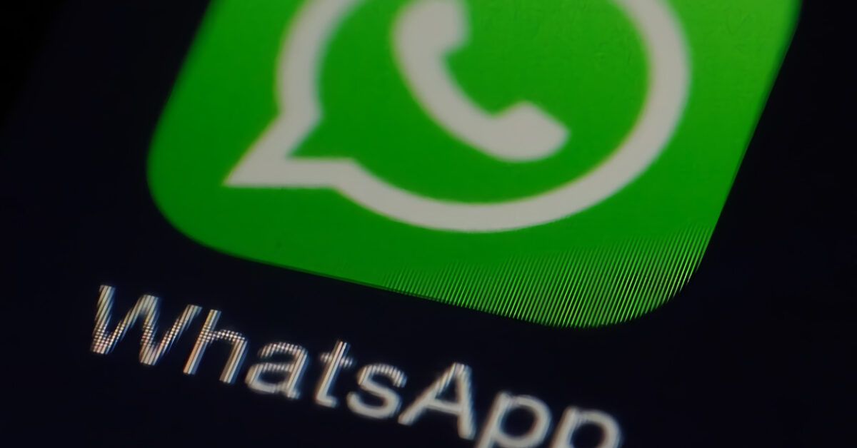 How to set names on WhatsApp